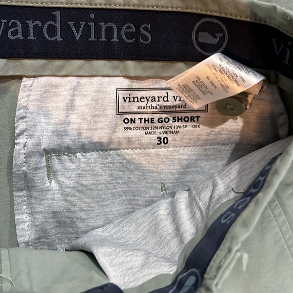 Vineyard Vines On-The-Go Shorts - Picture 2 of 3